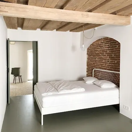 Διαμέρισμα Gemuetliche Im Herzen Von